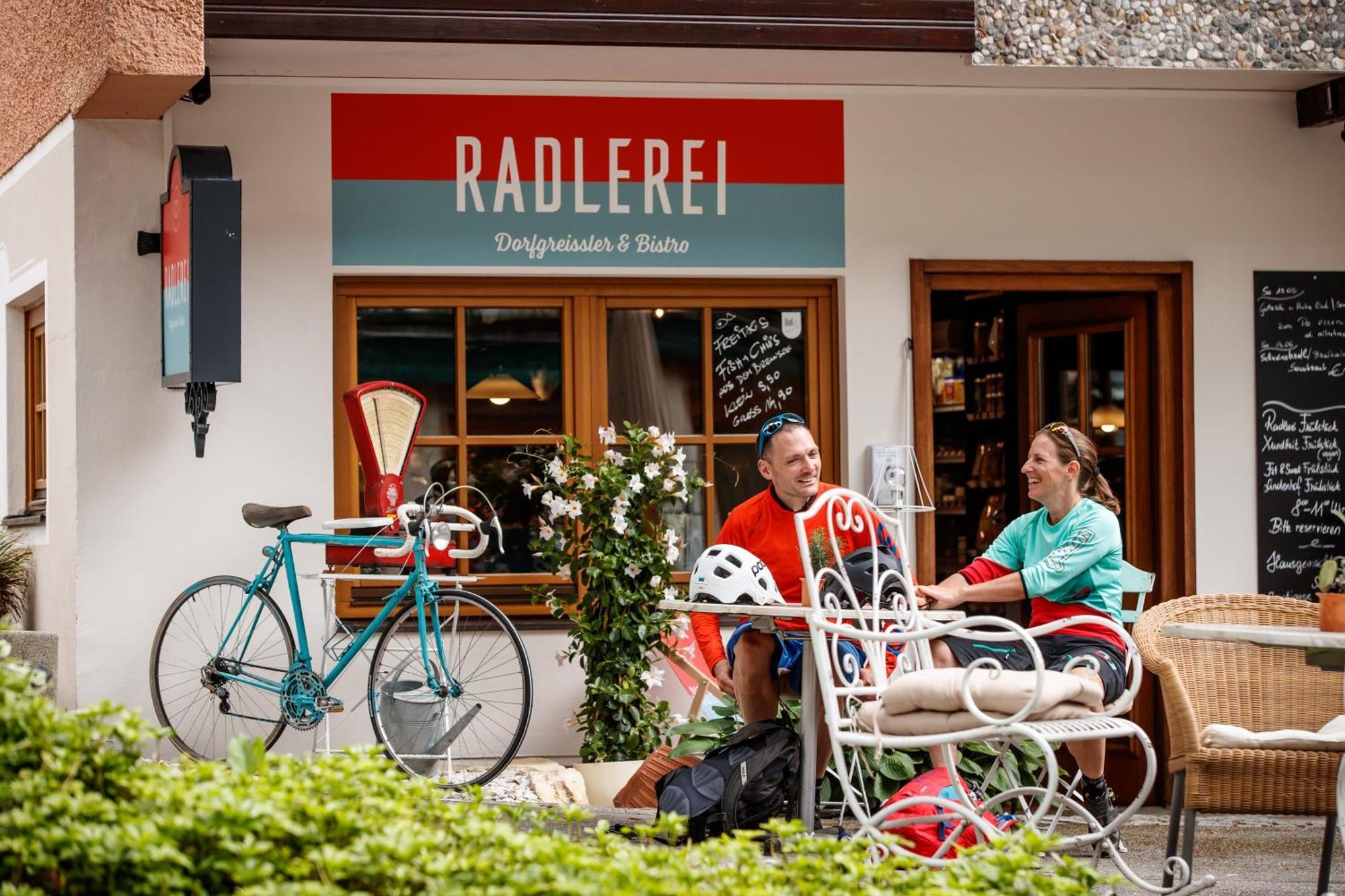 Landhotel Lindenhof Feld am See Exterior photo
