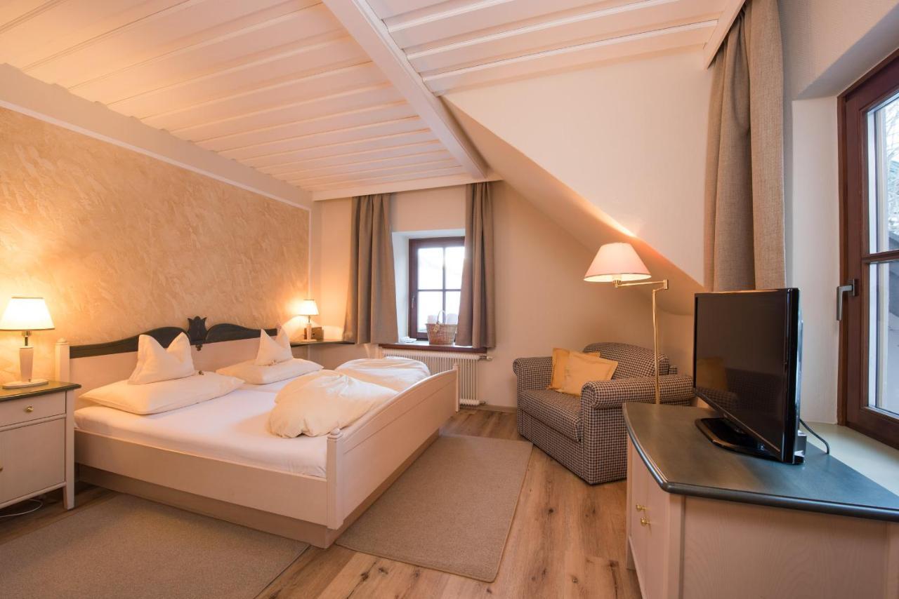 Landhotel Lindenhof Feld am See Exterior photo