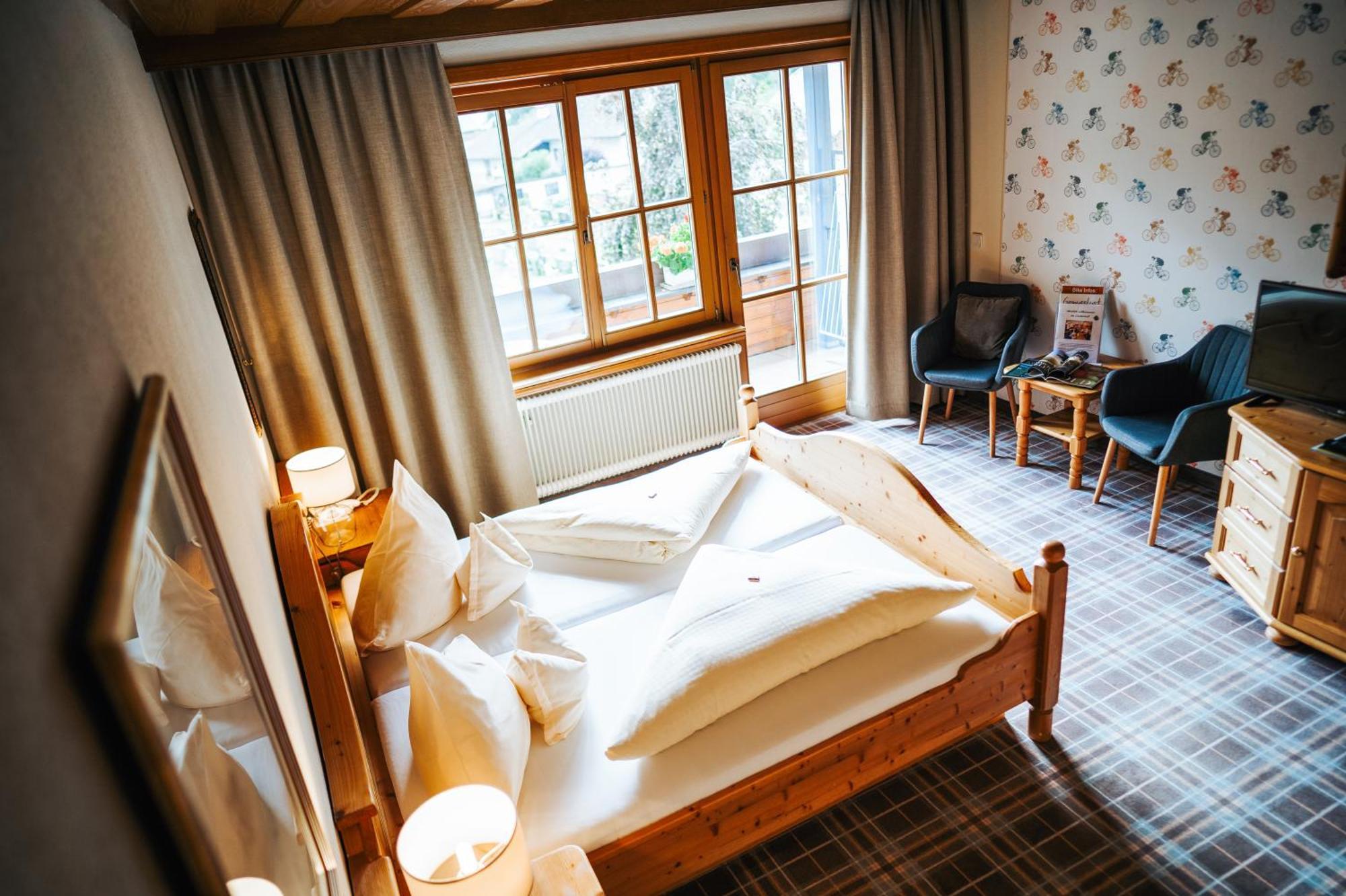 Landhotel Lindenhof Feld am See Exterior photo