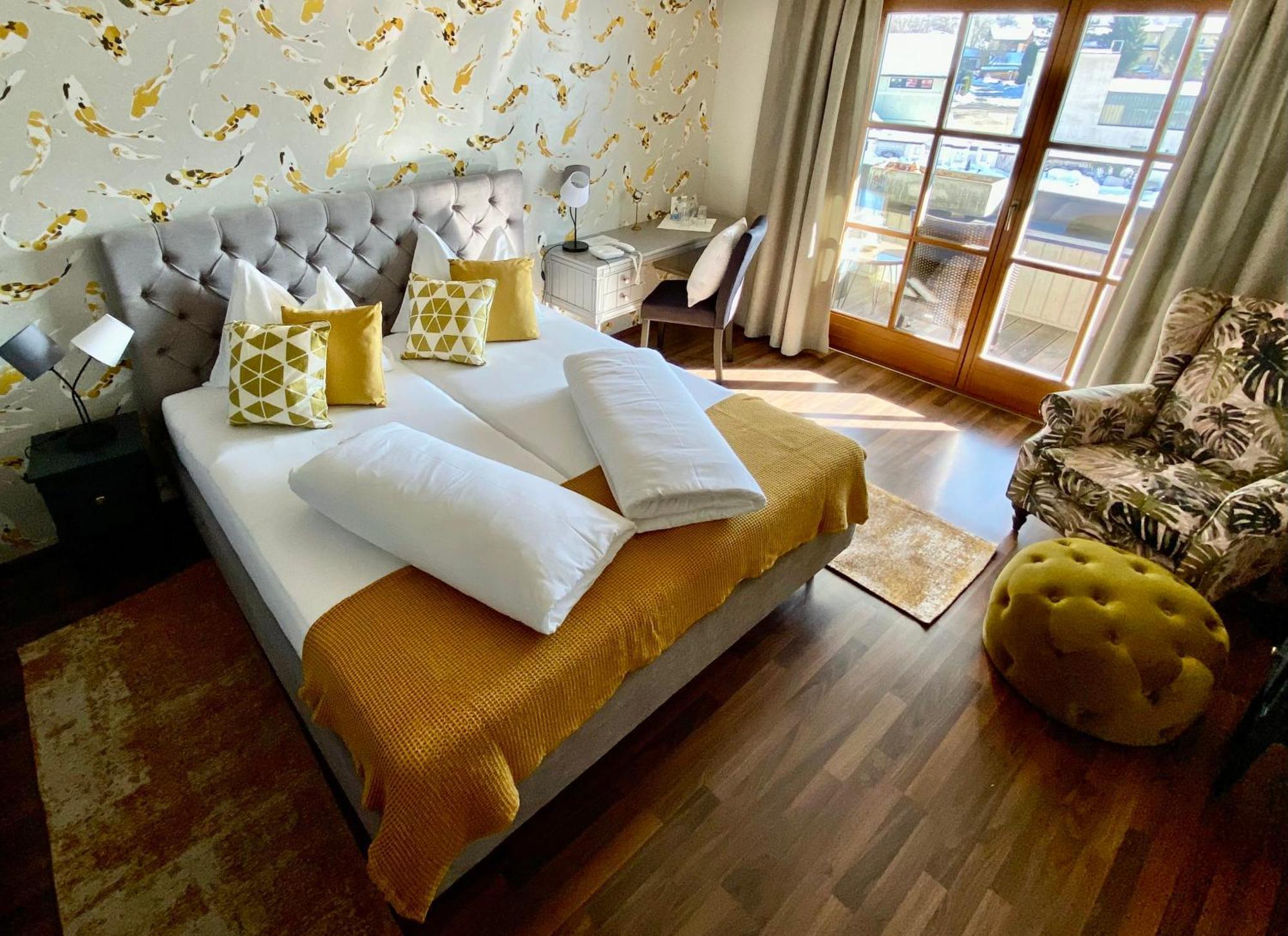 Landhotel Lindenhof Feld am See Exterior photo